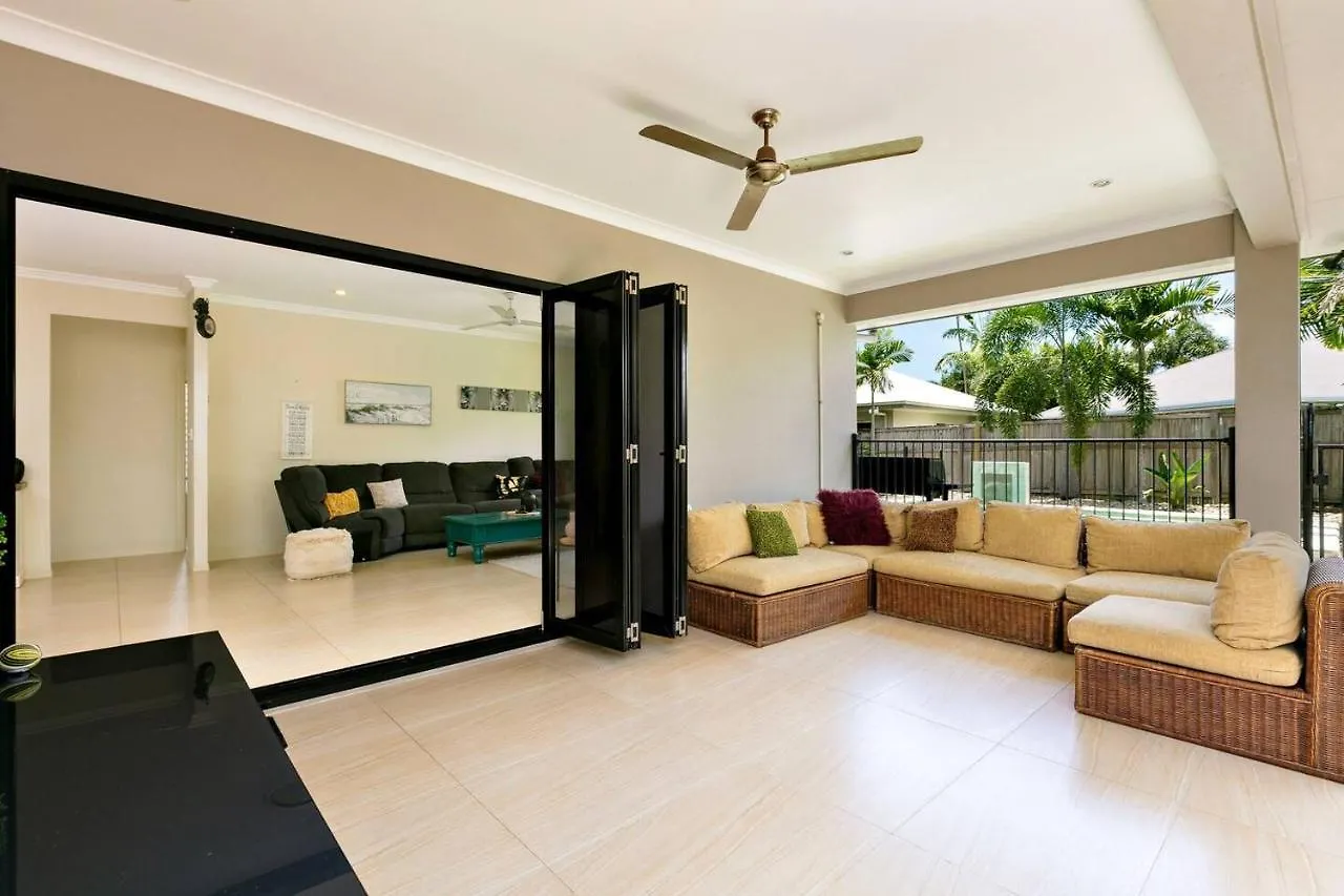 'Serene Selwyn' Coastal Villa Near Trinity Beach Yorkeys Knob Australia